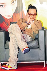 Happy Francis Ng with topknot, Tracing Shadow press conference, June 2009